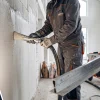 Які переваги машинної штукатурки порівняно з ручною